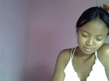 Nickylouama  live sex cam