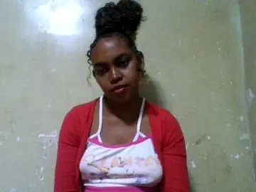 Elinah  live sex cam