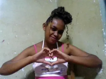 Elinah  live sex cam