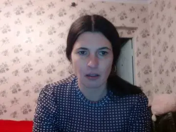 Karolina33  live sex cam