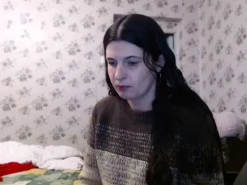 Karolina33  live sex cam