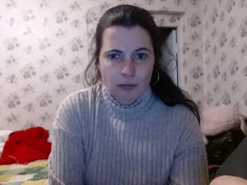 Karolina33  live sex cam