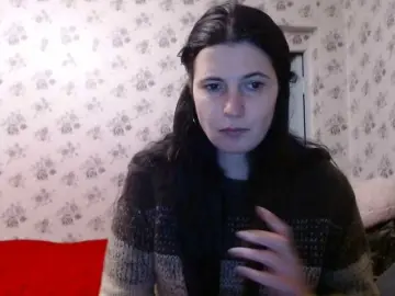 Karolina33  live sex cam