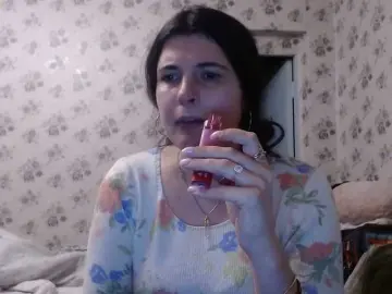 Karolina33  live sex cam