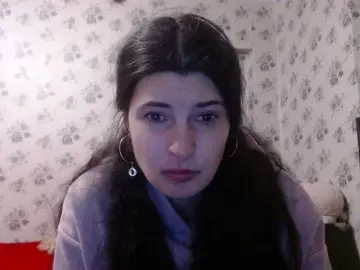 Karolina33  live sex cam