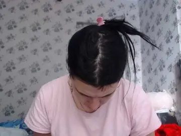 Karolina33  live sex cam