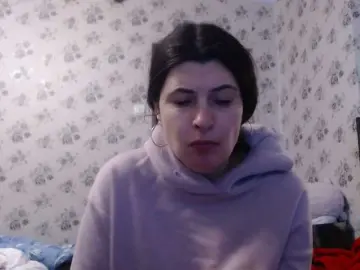 Karolina33  live sex cam