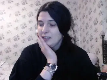 Karolina33  live sex cam