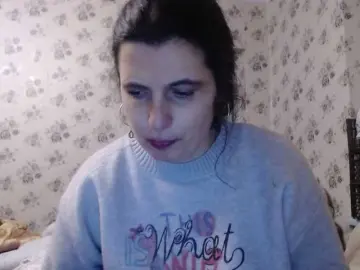 Karolina33  live sex cam