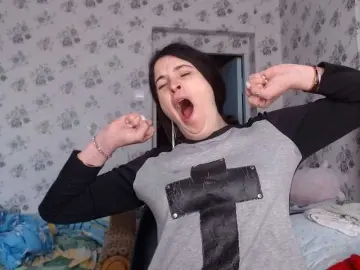 Karolina33  live sex cam