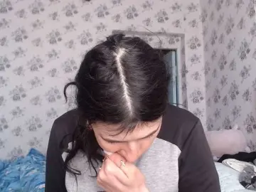 Karolina33  live sex cam