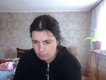 Karolina33  live sex cam