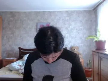 Karolina33  live sex cam