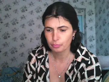 Karolina33  live sex cam