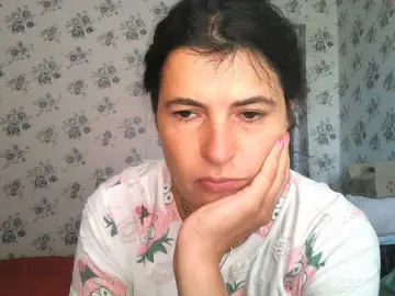 Karolina33  live sex cam
