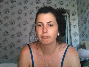 Karolina33  live sex cam