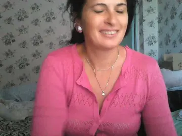 Karolina33  live sex cam