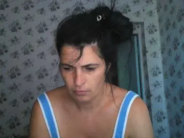 Karolina33  live sex cam