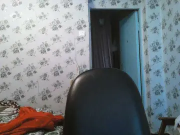 Karolina33  live sex cam