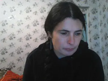 Karolina33  live sex cam