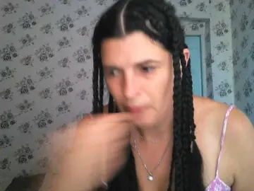 Karolina33  live sex cam