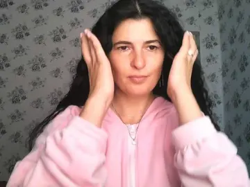 Karolina33  live sex cam