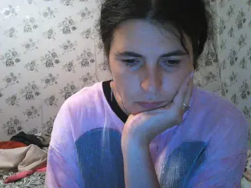 Karolina33  live sex cam