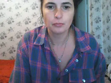 Karolina33  live sex cam