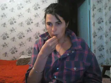 Karolina33  live sex cam