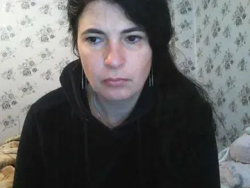 Karolina33  live sex cam