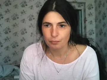 Karolina33  live sex cam