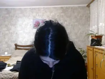 Karolina33  live sex cam