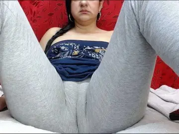 Nicolle-Owens  live sex cam