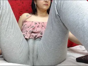 Nicolle-Owens  live sex cam