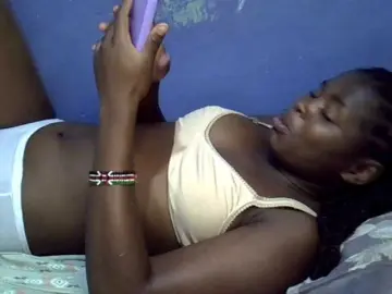 Curvy-corazon  live sex cam