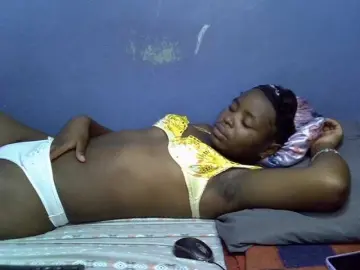 Curvy-corazon  live sex cam