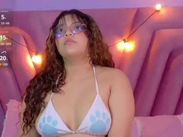 Innocenthazel  live sex cam