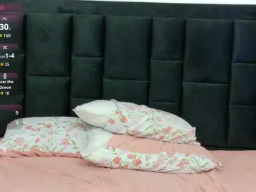 Innocenthazel  live sex cam