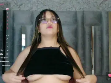 Innocenthazel  live sex cam