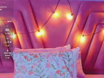 Innocenthazel  live sex cam