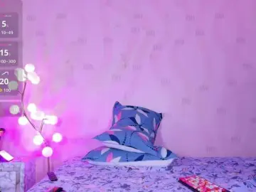 Innocenthazel  live sex cam