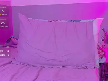 Innocenthazel  live sex cam