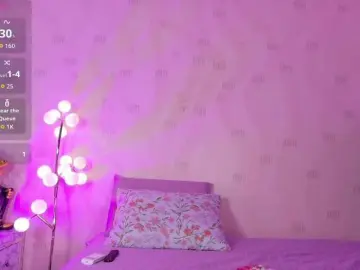 Innocenthazel  live sex cam