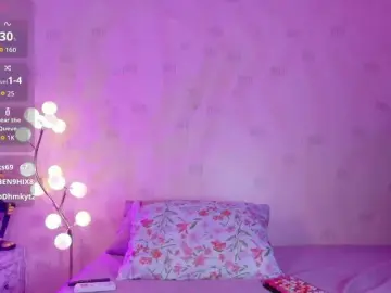 Innocenthazel  live sex cam