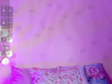 Innocenthazel  live sex cam