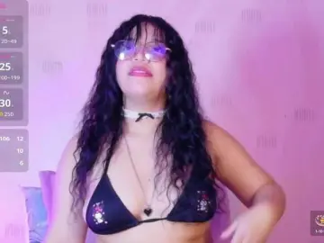 Innocenthazel  live sex cam