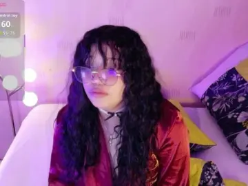 Innocenthazel  live sex cam