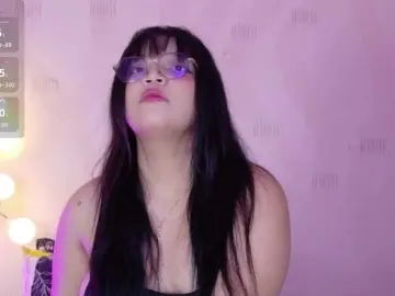 Innocenthazel  live sex cam