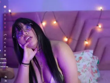 Innocenthazel  live sex cam