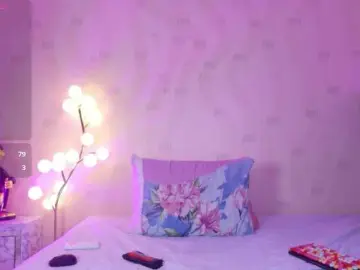 Innocenthazel  live sex cam